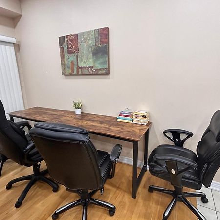 Avid Vacation Palace In Castlemore , Brampton Luaran gambar